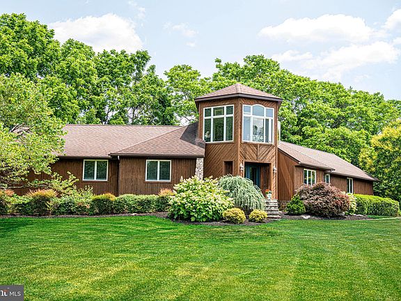 3rd image of 2514 Deer Valley Way