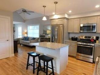 3rd image of 10 Woods Ln
