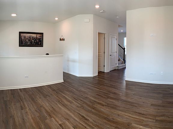 4th image of 285 Lakeshore Dr