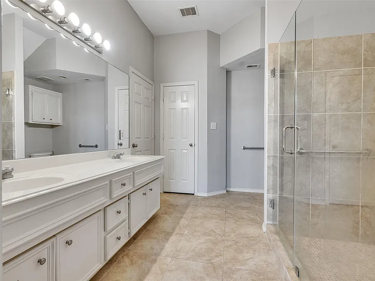 5643 Walnut Glen Ln — Photo 12