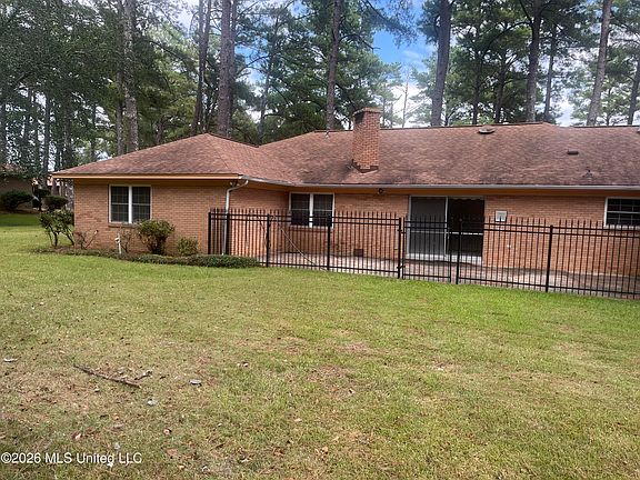 3rd image of 165 Bristol Blvd