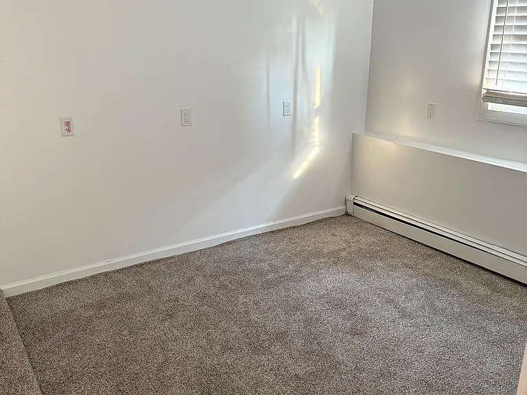 27 Woodlawn Ter — Photo 4