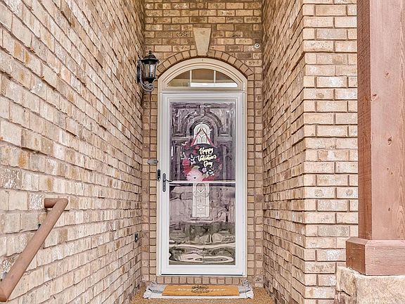 4th image of 806 Manner Ln