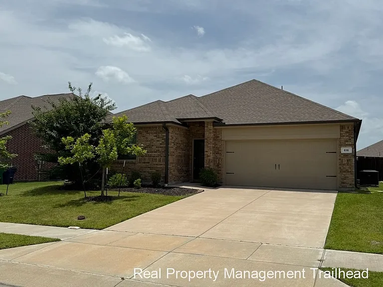 616 Fitzroy Ln — Photo 1