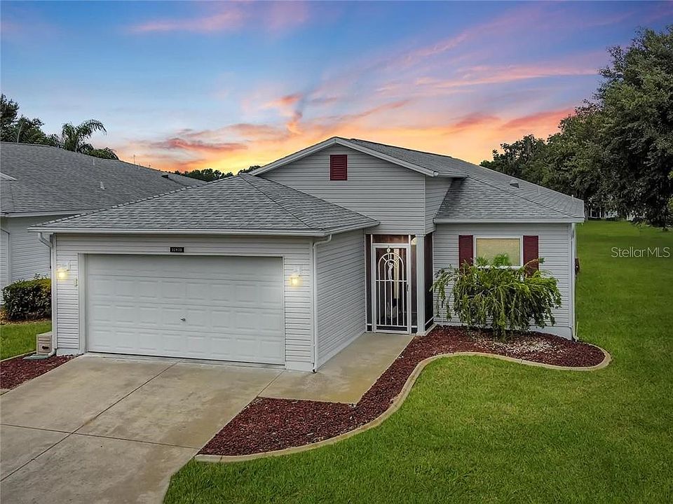 2nd image of 32933 Crooked Oaks Ln
