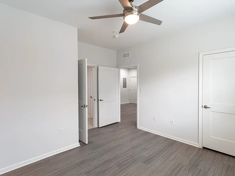 Frontgate Apartments — Photo 24