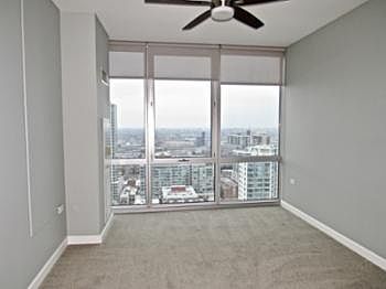 5th image of 1629 S Prairie Ave #2806