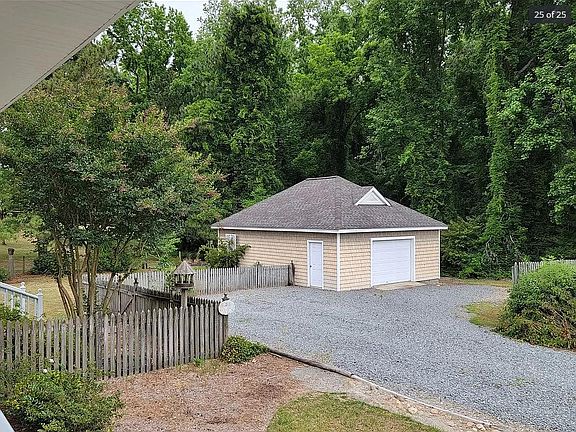 4th image of 2001 Granville Dr