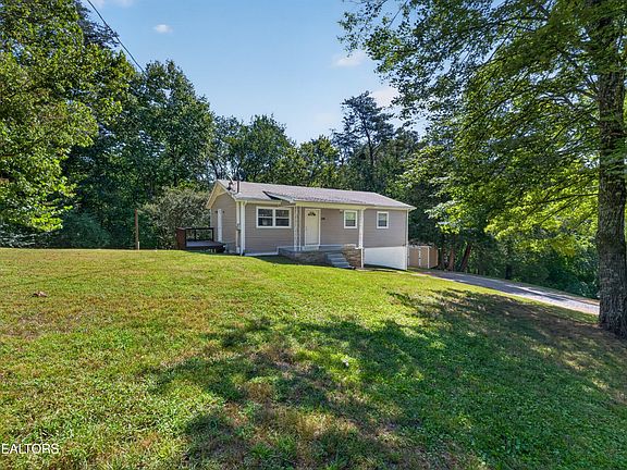 2nd image of 134 Pine Ridge Ln