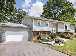 15 Larkspur Dr, Cranston, RI 02920