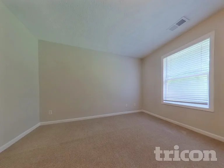 611 Hemlock Ct — Photo 10