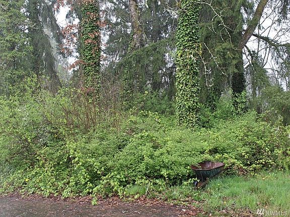 3rd image of 329 Hixon Dr SE
