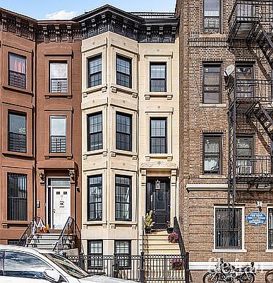 3rd image of 113 Jefferson Ave #1