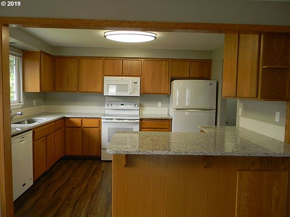 5th image of 695 N 1st Ave