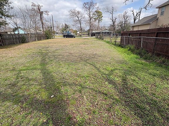 5th image of 3614 Christie St