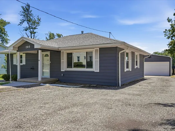 205 E Sullivan St, Heyworth, IL 61745