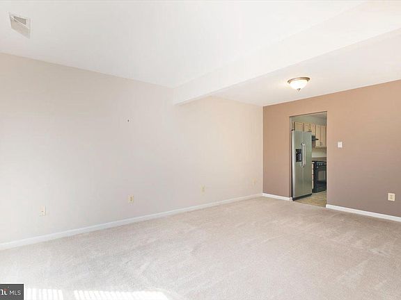 3rd image of 560 Vaughn Ave