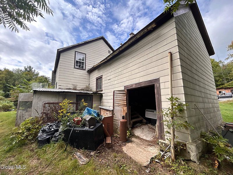 2nd image of 122 New Hague Road