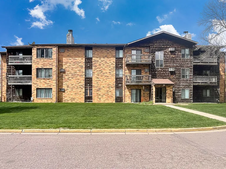 Terrace Hills Apartments — Photo 1