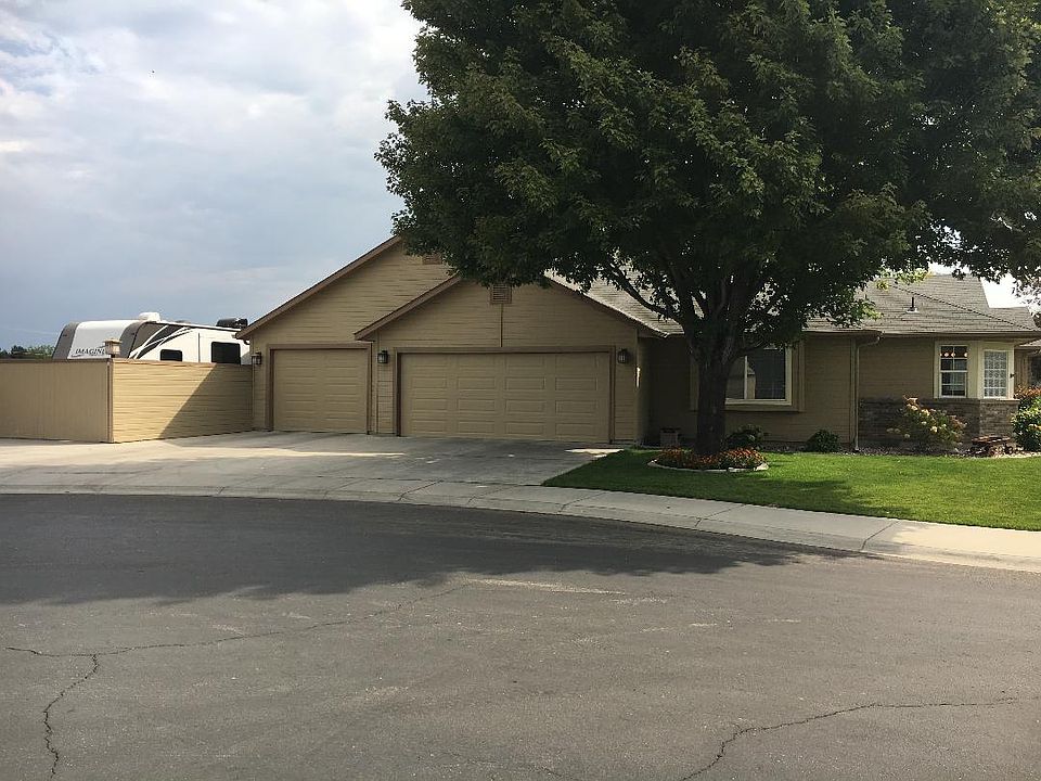 2nd image of 1700 E Kamay Ct