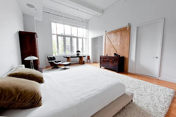 Rented by KVNY Soho | media 1