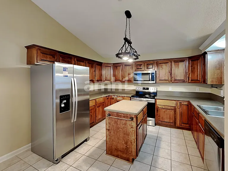 807 Hickory Knolls Dr — Photo 3