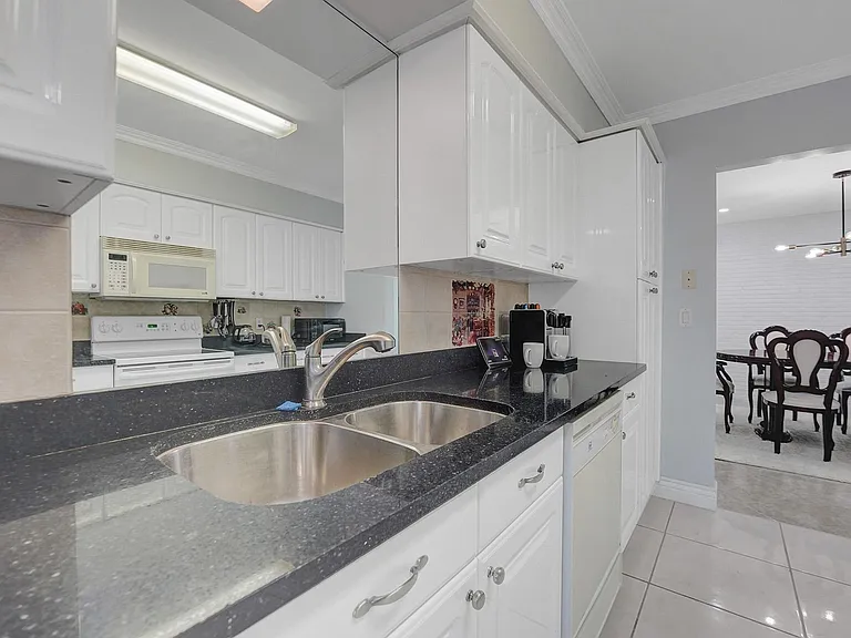 2633 Adams St — Photo 12