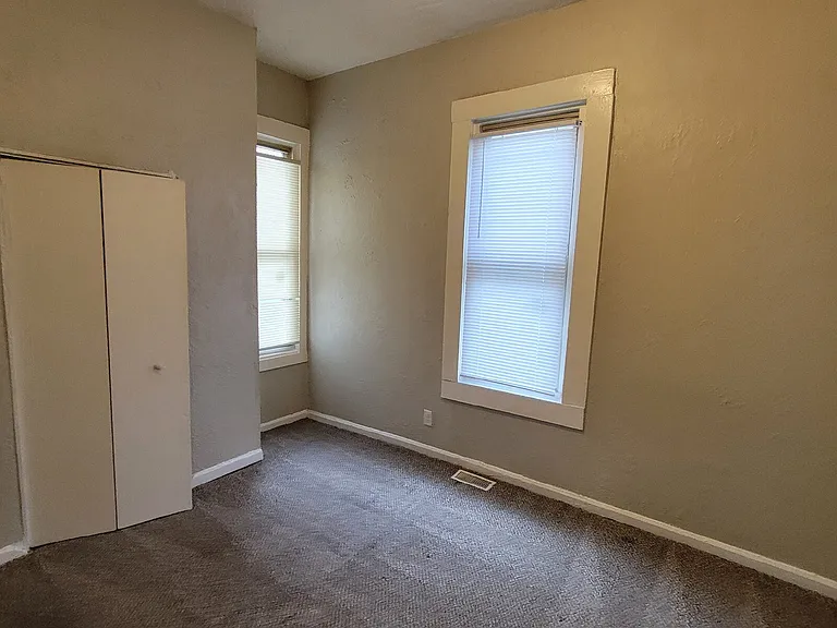 2209 N Arsenal Ave — Photo 6