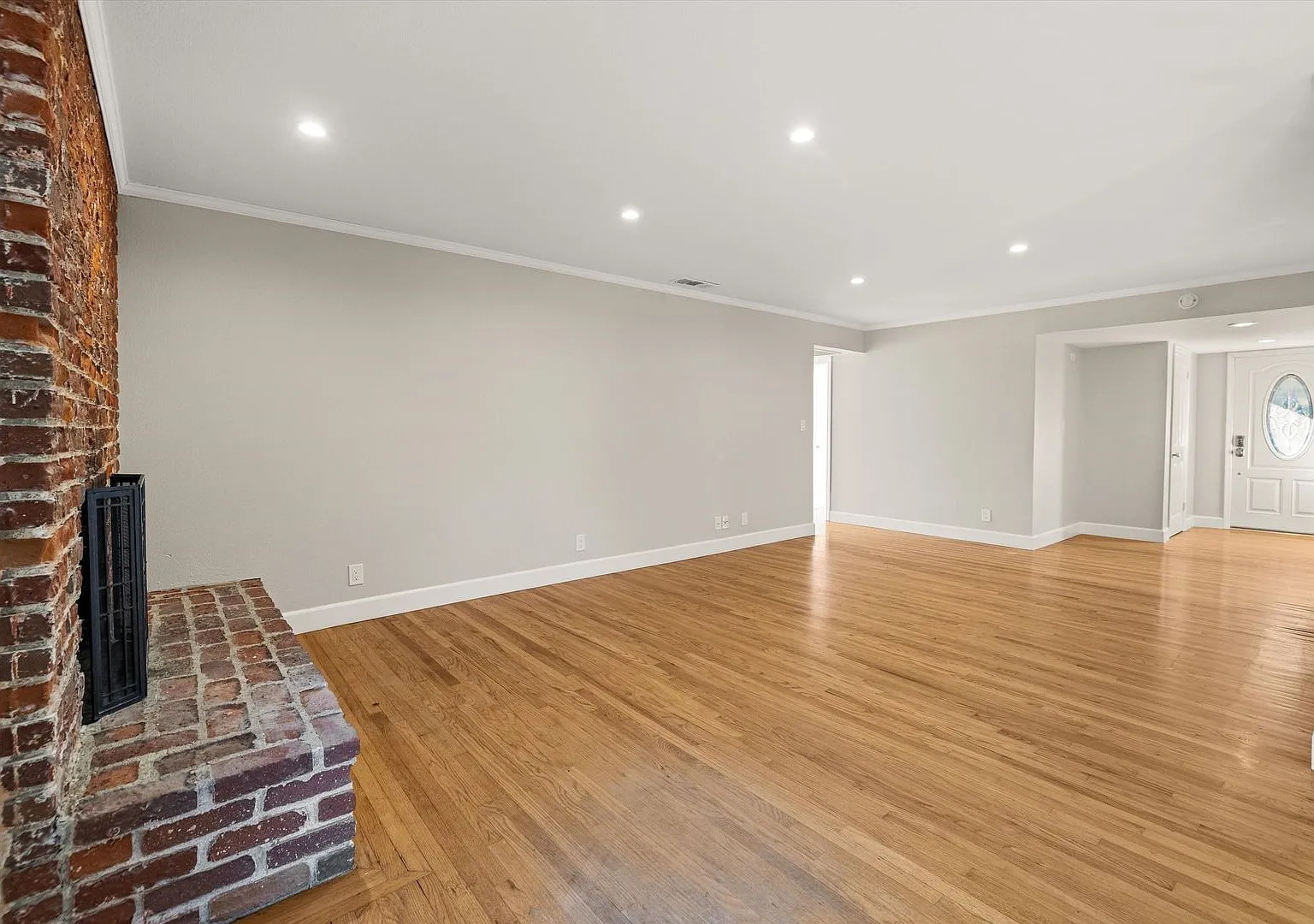 Spacious Santa Barbara 4BD/3BA Home with A/C & Garage $7,995/Month — Photo 4