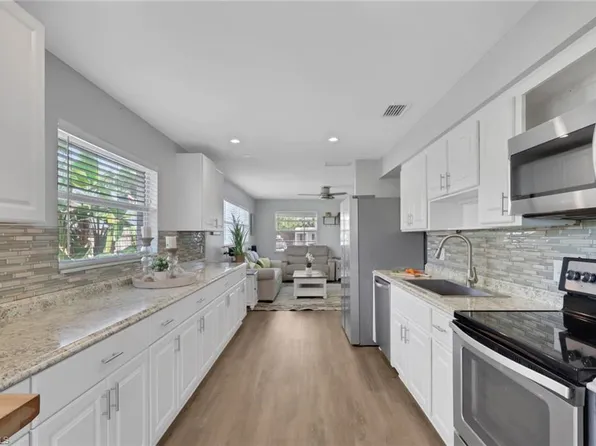 862 95th AVE N, NAPLES, FL 34108