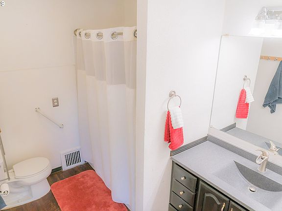 5th image of 12506 NE 49th St