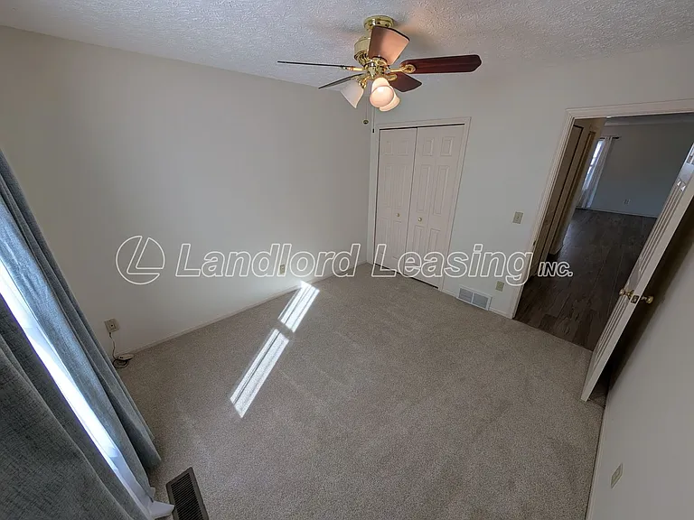1417 Hollow Wood Ln — Photo 15
