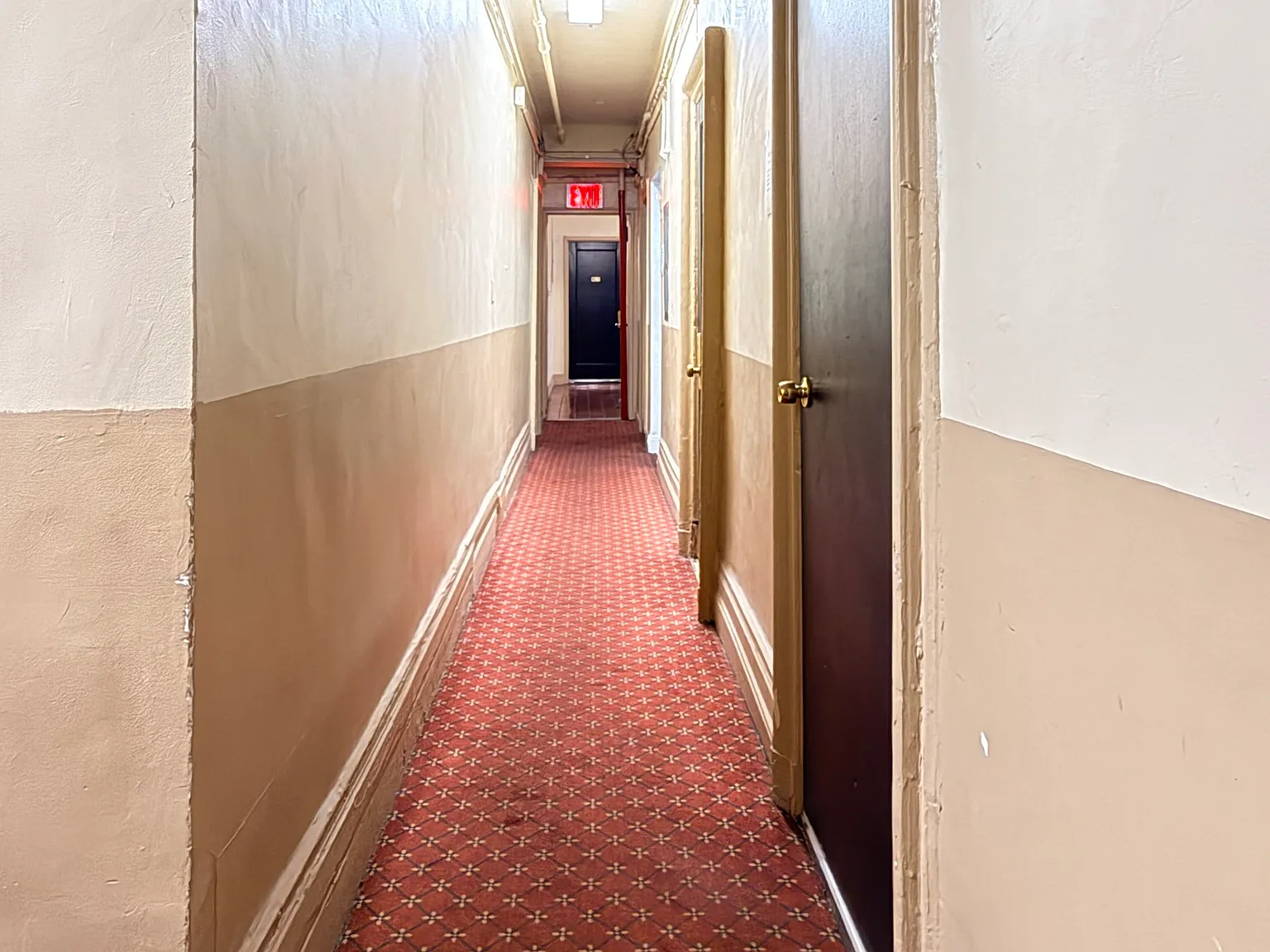 2841 Broadway — Photo 4