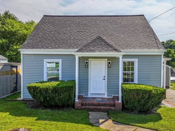 33 Macomber Ave, Dartmouth, MA 02747