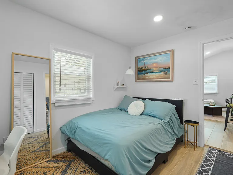 1815 E Derenne Ave #B — Photo 24