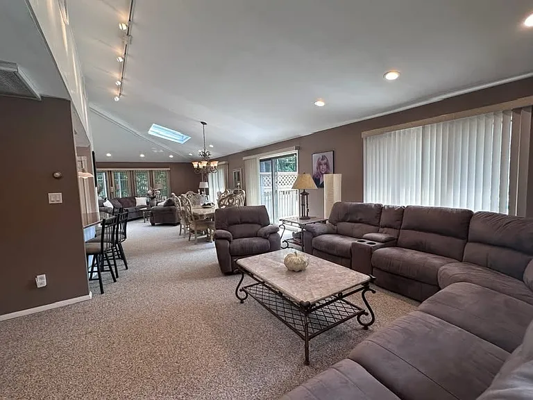 500 Hoffman Ln — Photo 10