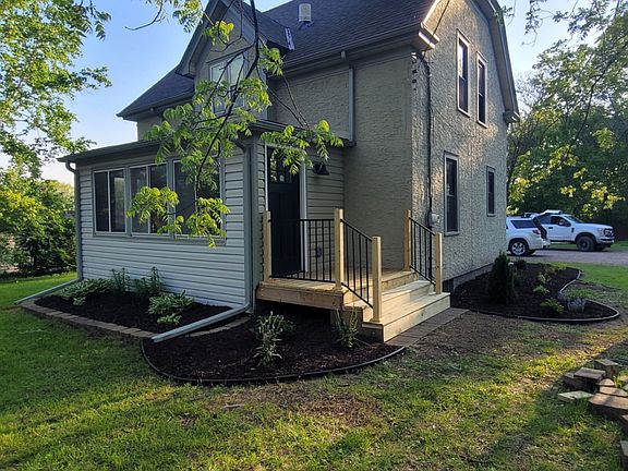 2nd image of 856 4th St SW