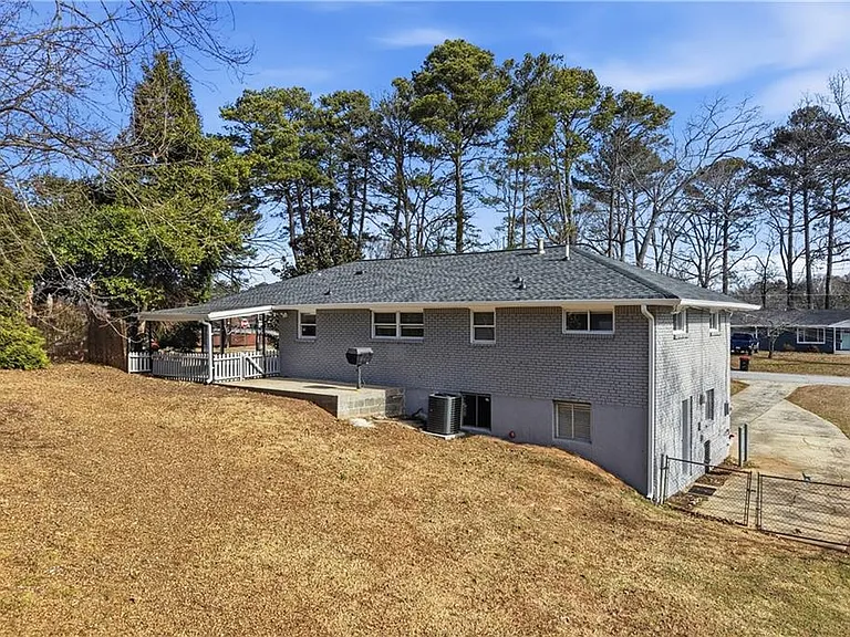2467 Elmwood Cir SE — Photo 9