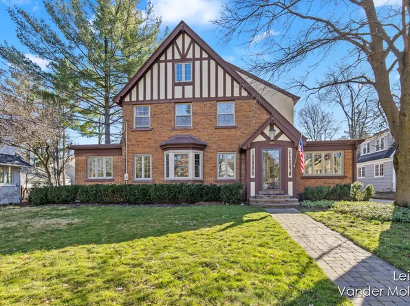 910 Pinecrest Ave SE, East Grand Rapids, MI 49506