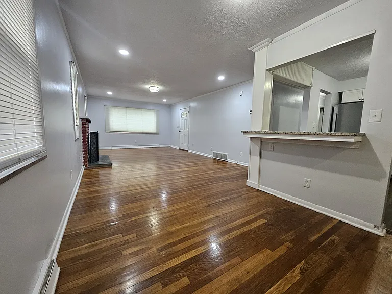 5145 Scioto Darby Rd — Photo 3