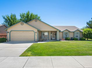 638 N Perry Loop, Kennewick, WA 99336