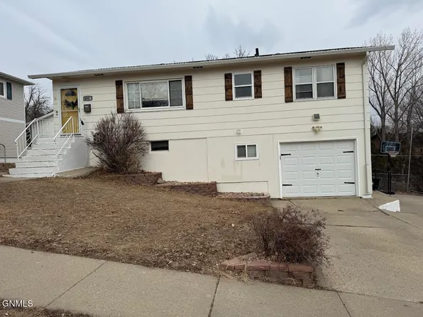 2914 E Avenue C, Bismarck, ND 58501