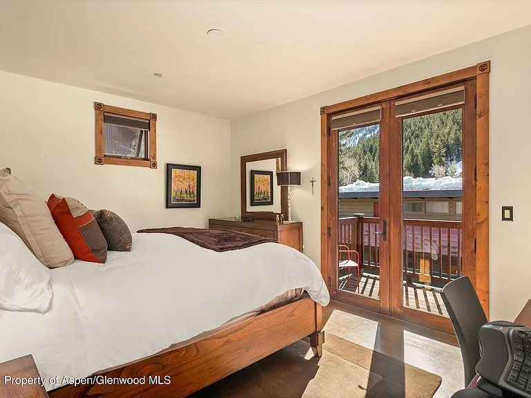 513 W Main St #B202 — Photo 9