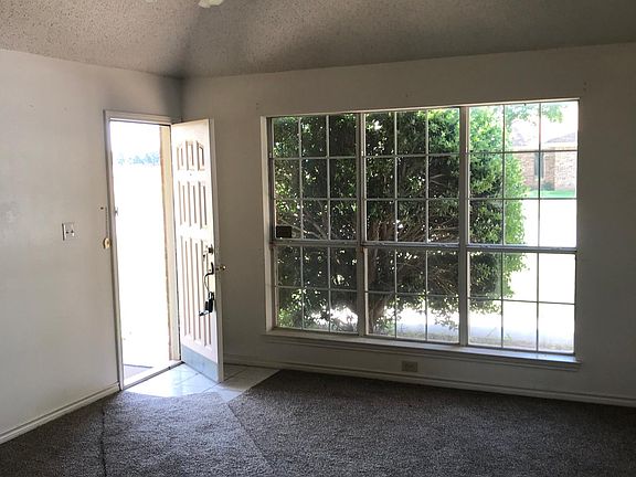 2nd image of 974 Victoria Dr