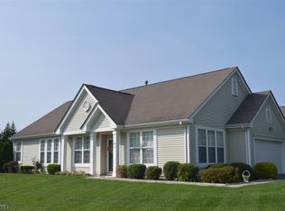 18 Ascot Dr, Belvidere, NJ 07823