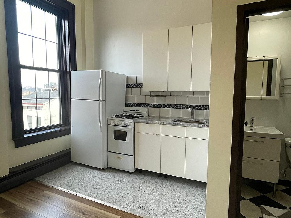 1st image of 132 W Court St APT 18