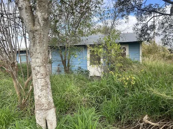 2101 Brown Ave, Jourdanton, TX 78026