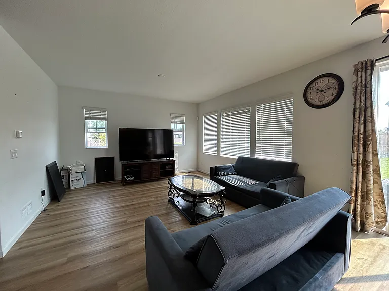 846 White Crow St — Photo 5