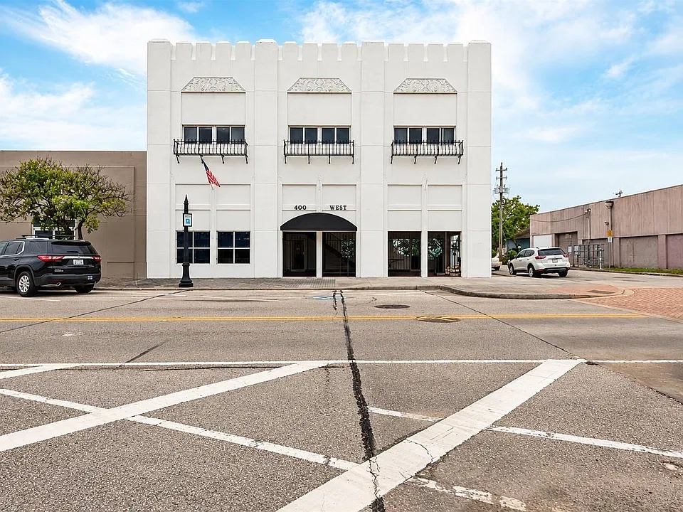 400 W Texas Ave