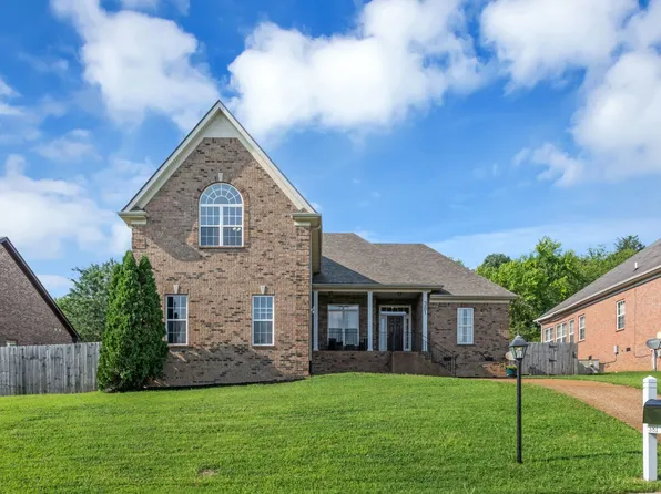 381 Solitude Cir, Goodlettsville, TN 37072